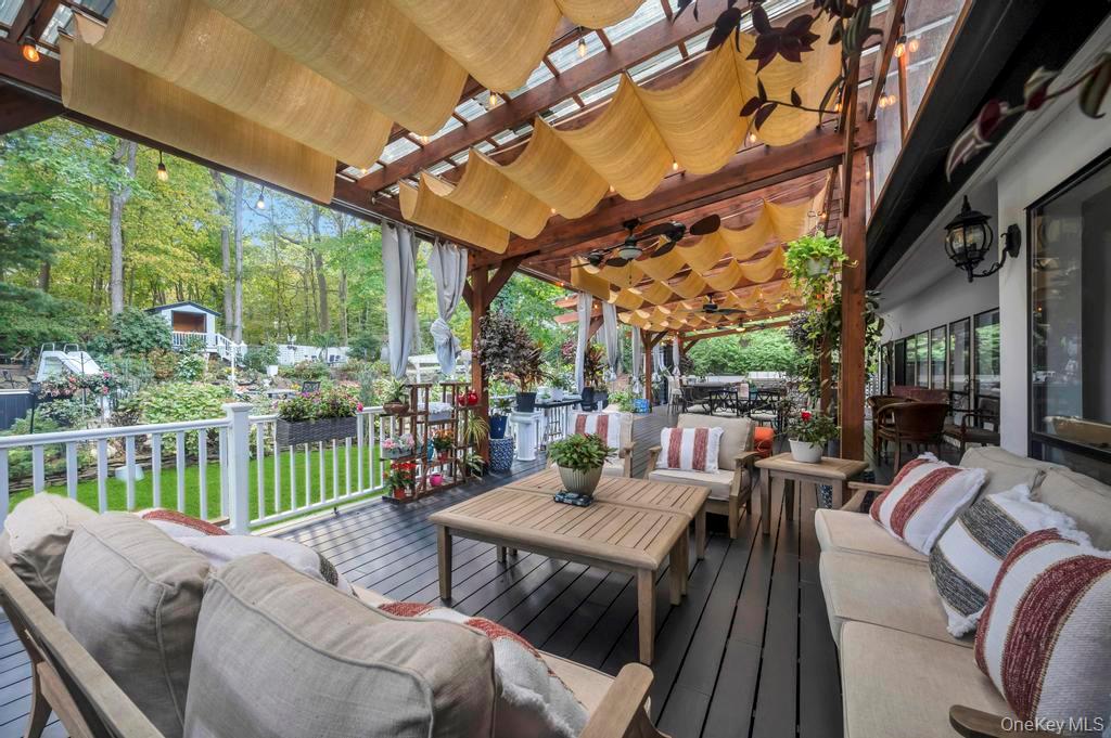 30 Fox Hollow Ridings Road, Northport, NY 11768