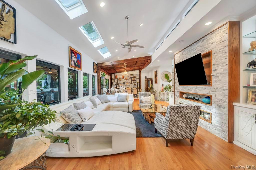 30 Fox Hollow Ridings Road, Northport, NY 11768