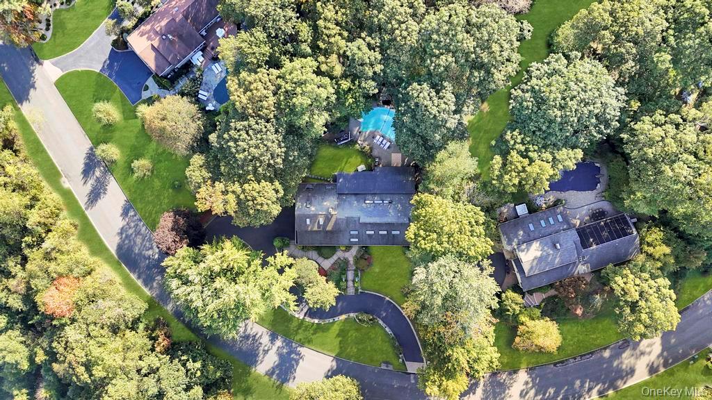 30 Fox Hollow Ridings Road, Northport, NY 11768