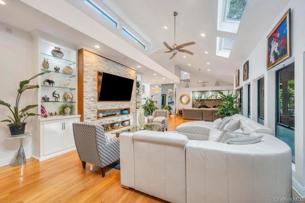 30 Fox Hollow Ridings Road, Northport, NY 11768