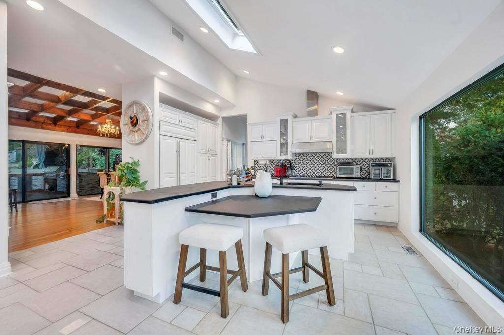 30 Fox Hollow Ridings Road, Northport, NY 11768