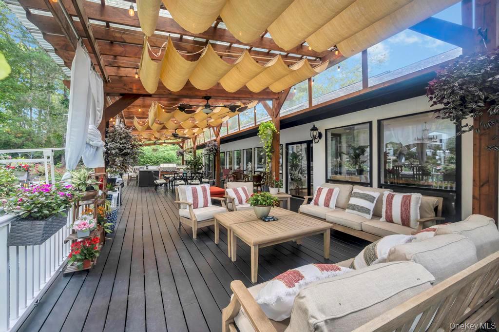 30 Fox Hollow Ridings Road, Northport, NY 11768