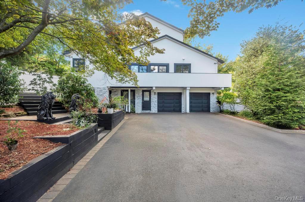 30 Fox Hollow Ridings Road, Northport, NY 11768