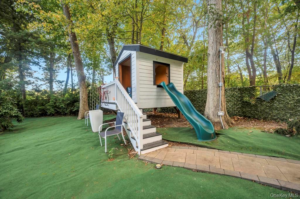 30 Fox Hollow Ridings Road, Northport, NY 11768