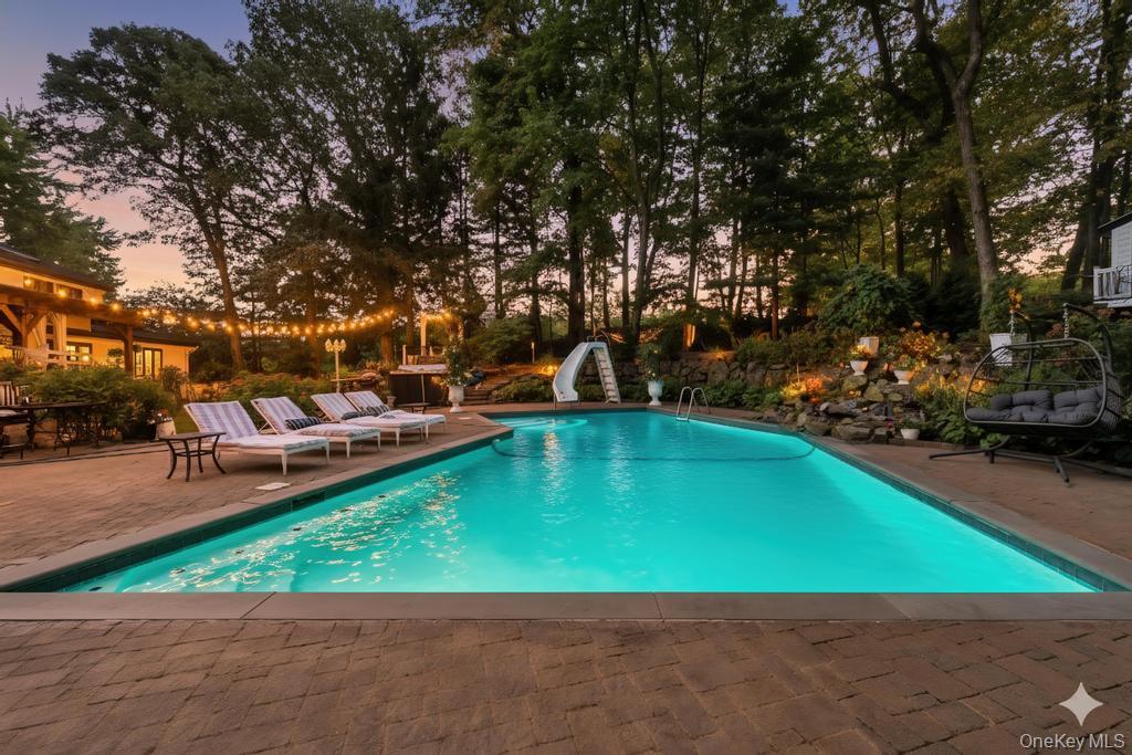 30 Fox Hollow Ridings Road, Northport, NY 11768