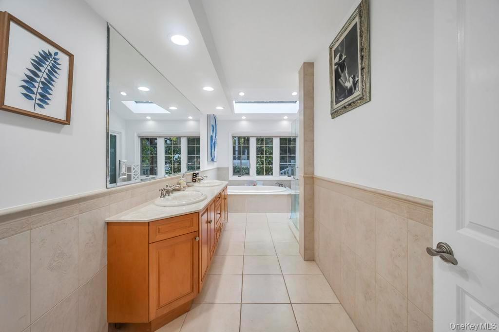 30 Fox Hollow Ridings Road, Northport, NY 11768