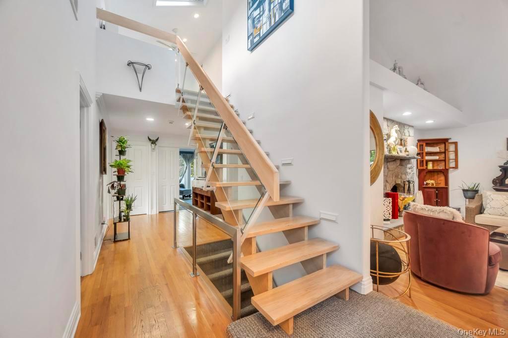 30 Fox Hollow Ridings Road, Northport, NY 11768