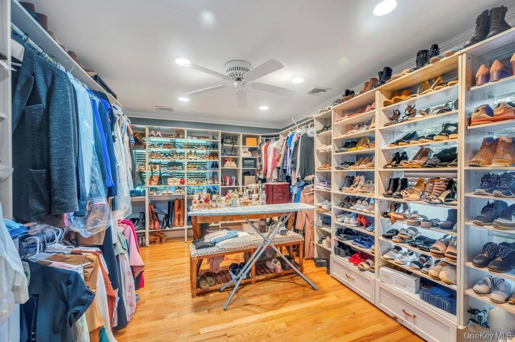 30 Fox Hollow Ridings Road, Northport, NY 11768