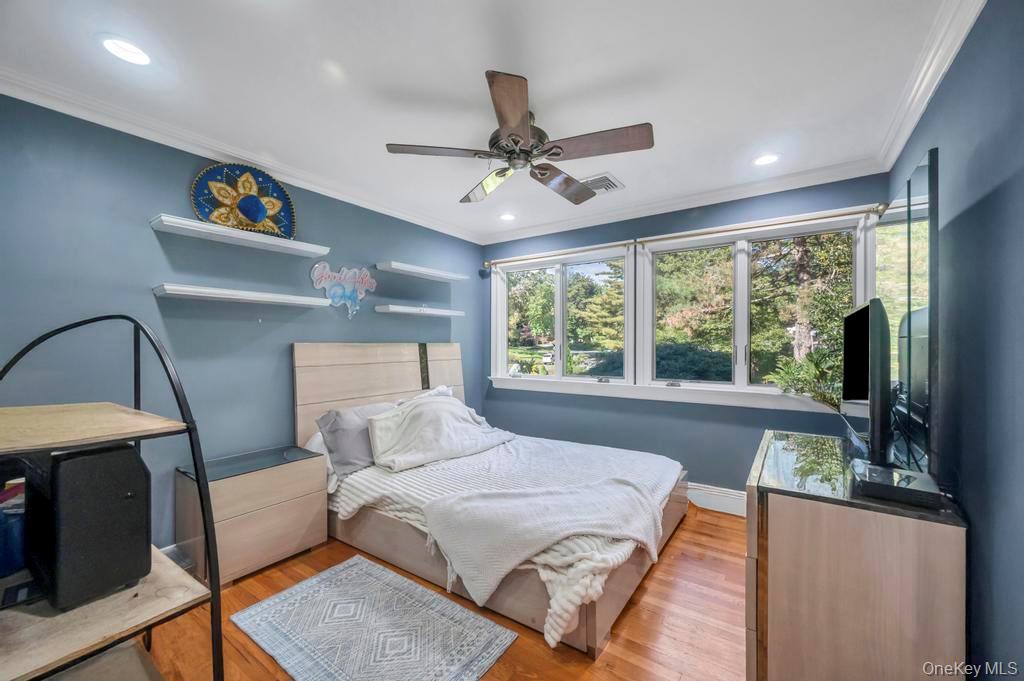 30 Fox Hollow Ridings Road, Northport, NY 11768