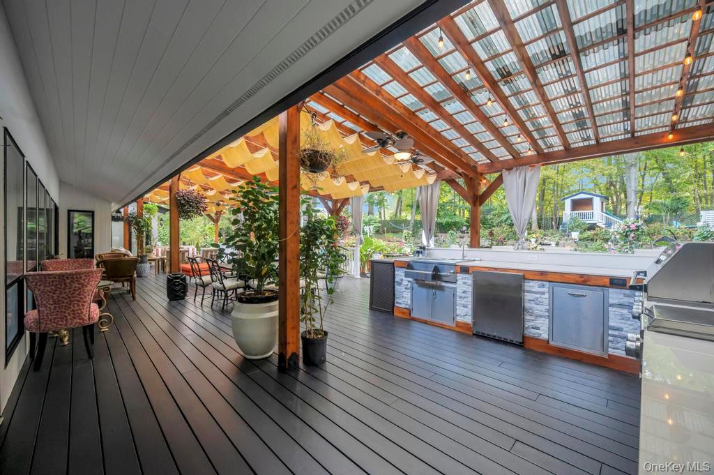 30 Fox Hollow Ridings Road, Northport, NY 11768