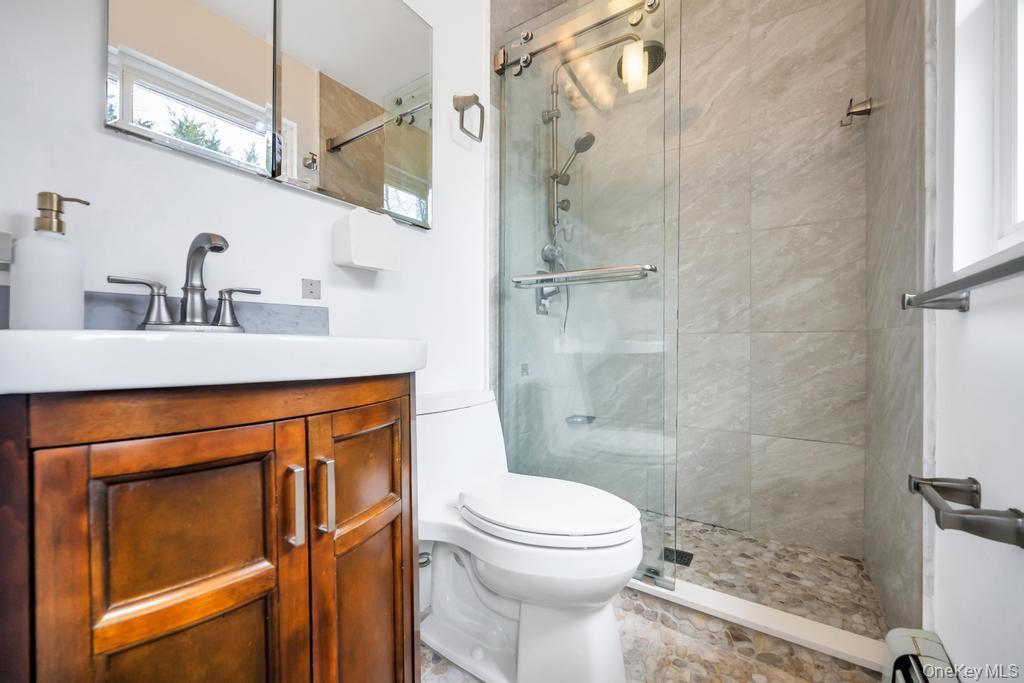 8 Lovell Road, Hampton Bays, NY 11946