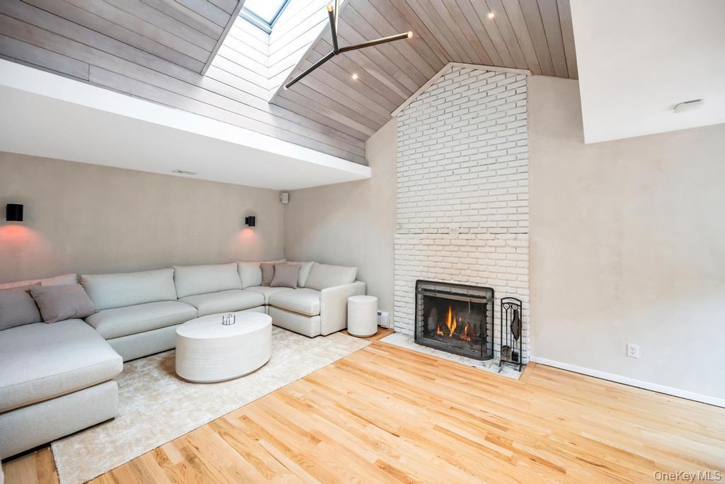 8 Lovell Road, Hampton Bays, NY 11946