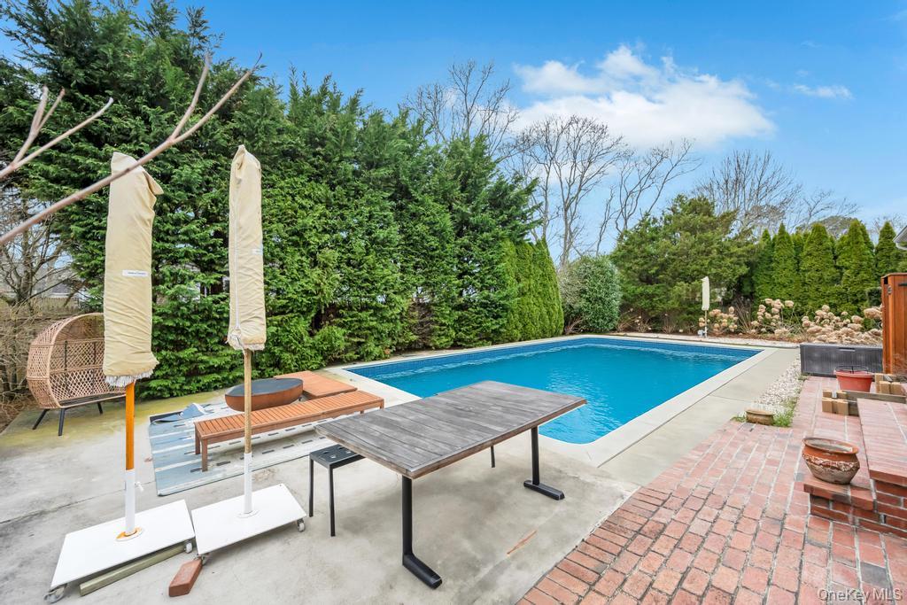 8 Lovell Road, Hampton Bays, NY 11946