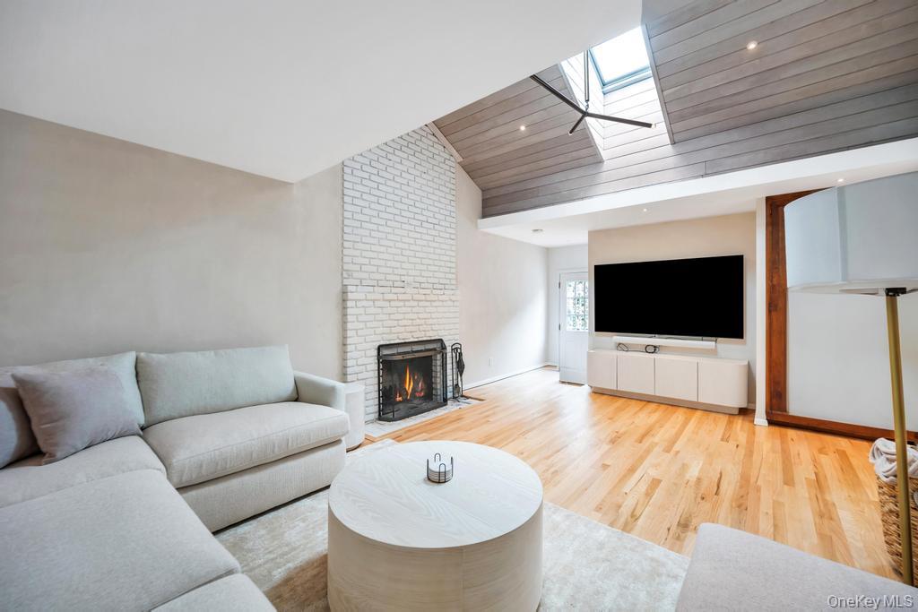 8 Lovell Road, Hampton Bays, NY 11946