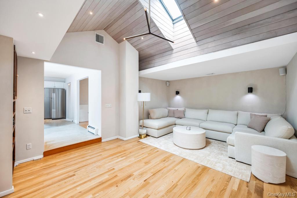 8 Lovell Road, Hampton Bays, NY 11946