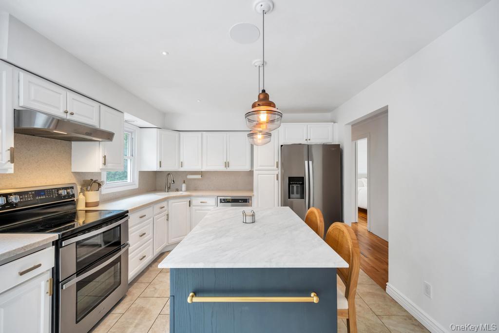 8 Lovell Road, Hampton Bays, NY 11946