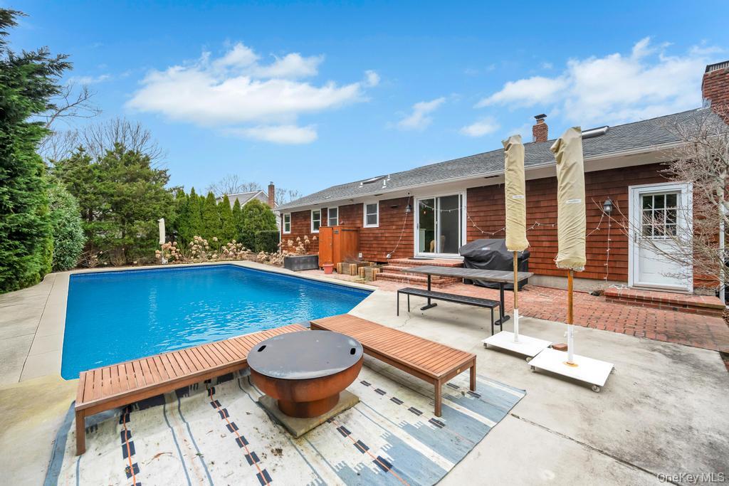 8 Lovell Road, Hampton Bays, NY 11946