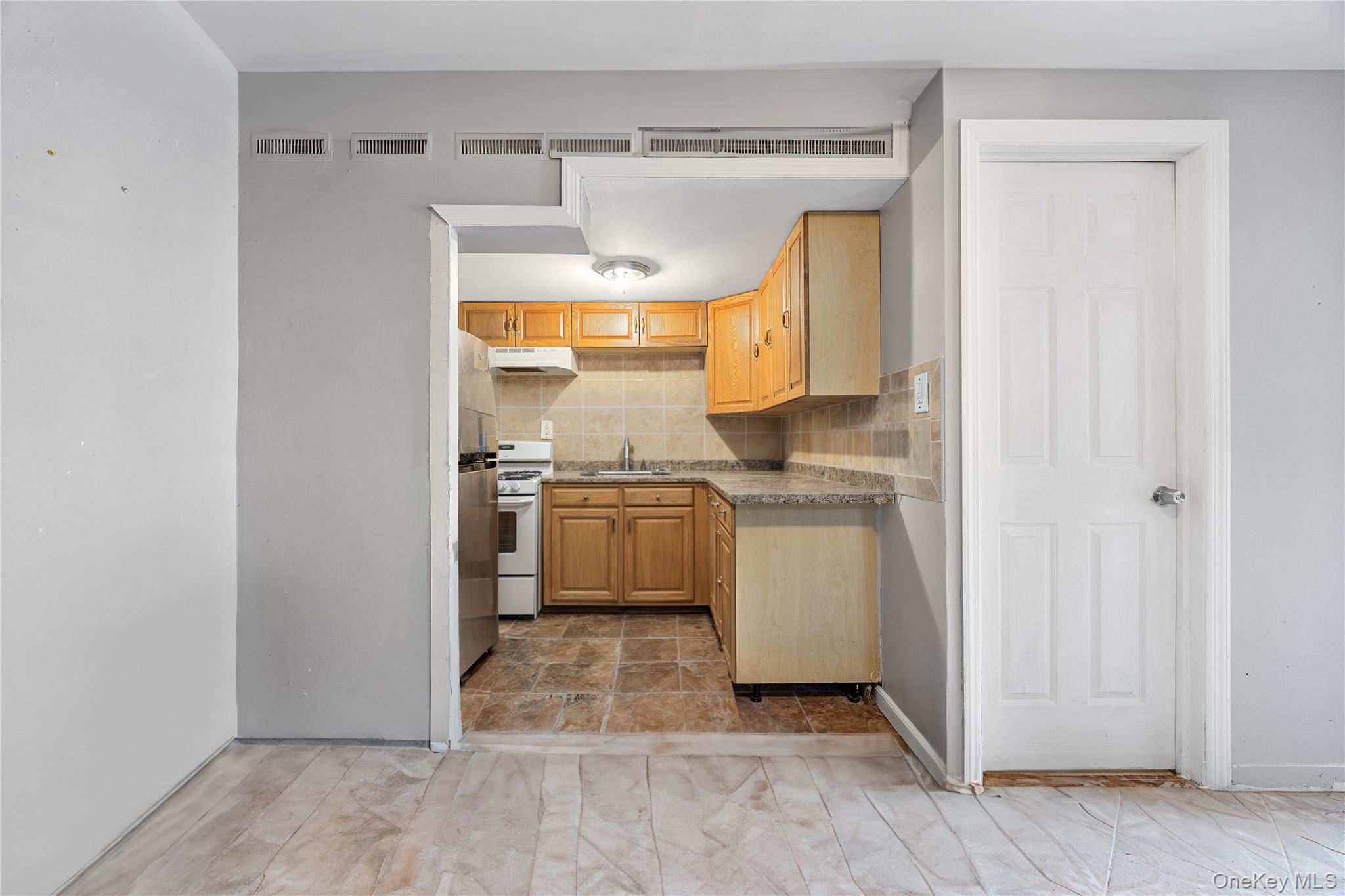 2801 Gunther Avenue, Bronx, NY 10469