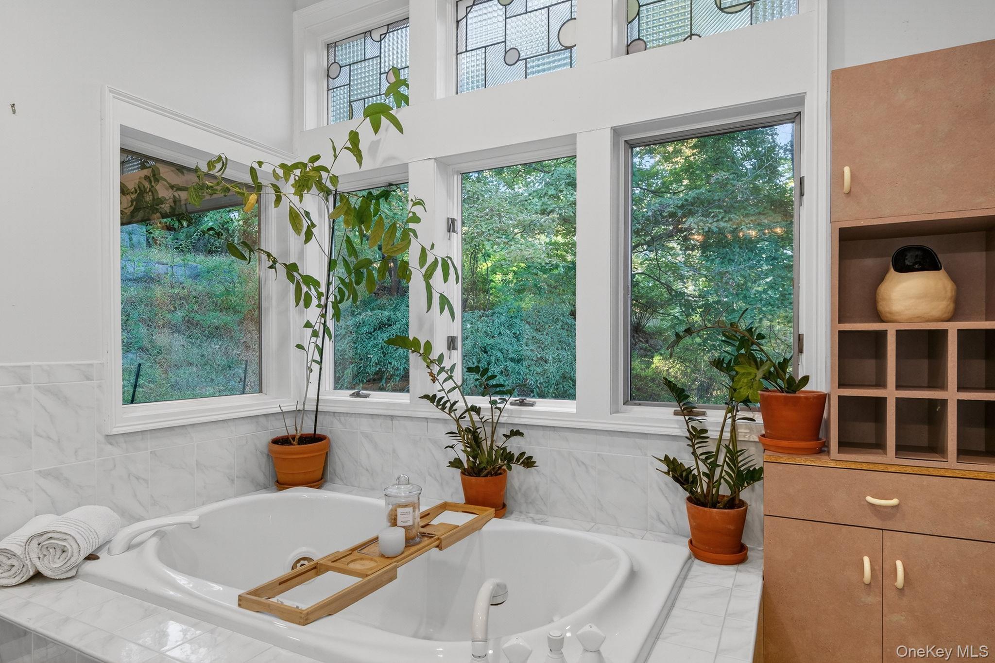 83 River Road, Esopus, NY 12487