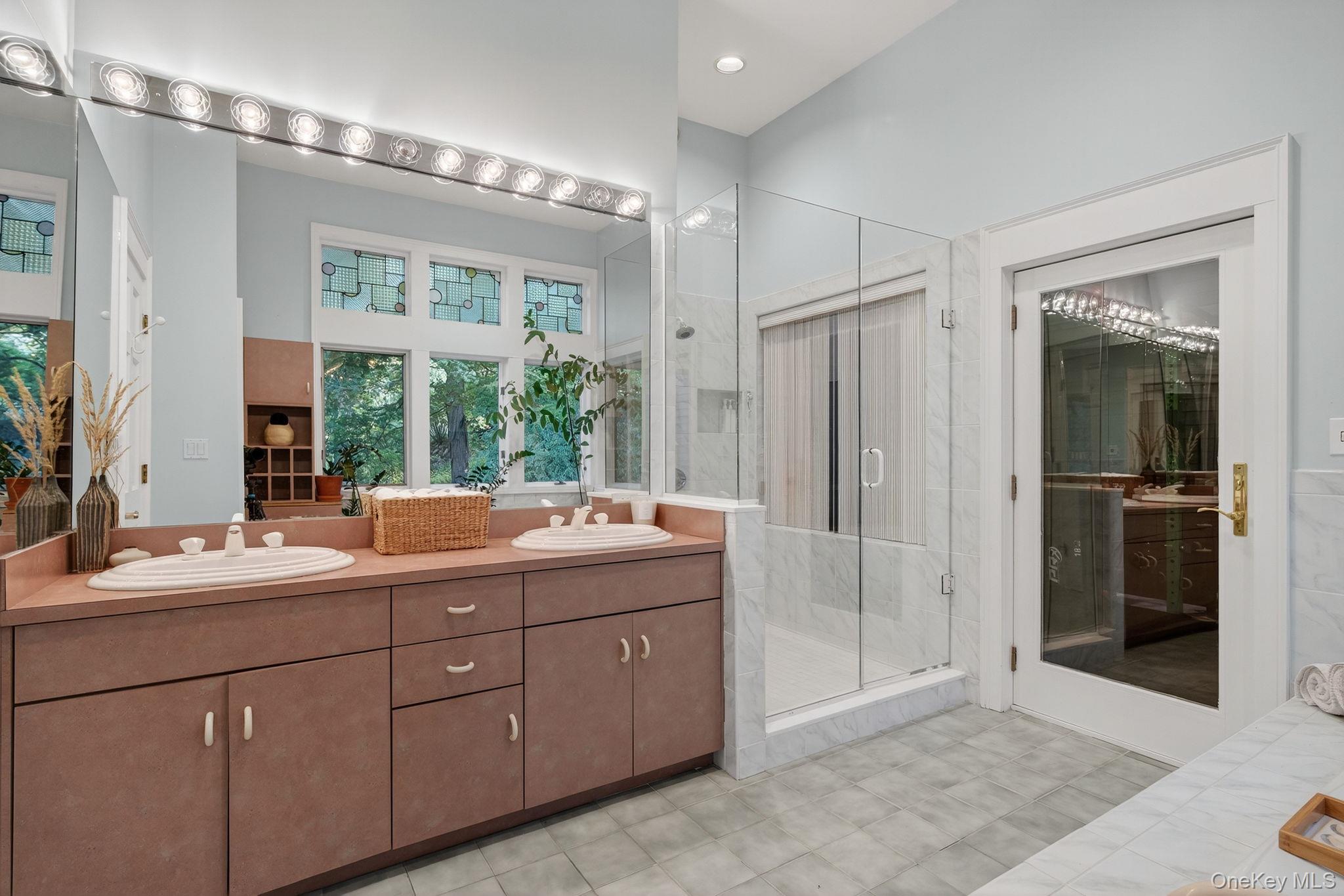 83 River Road, Esopus, NY 12487