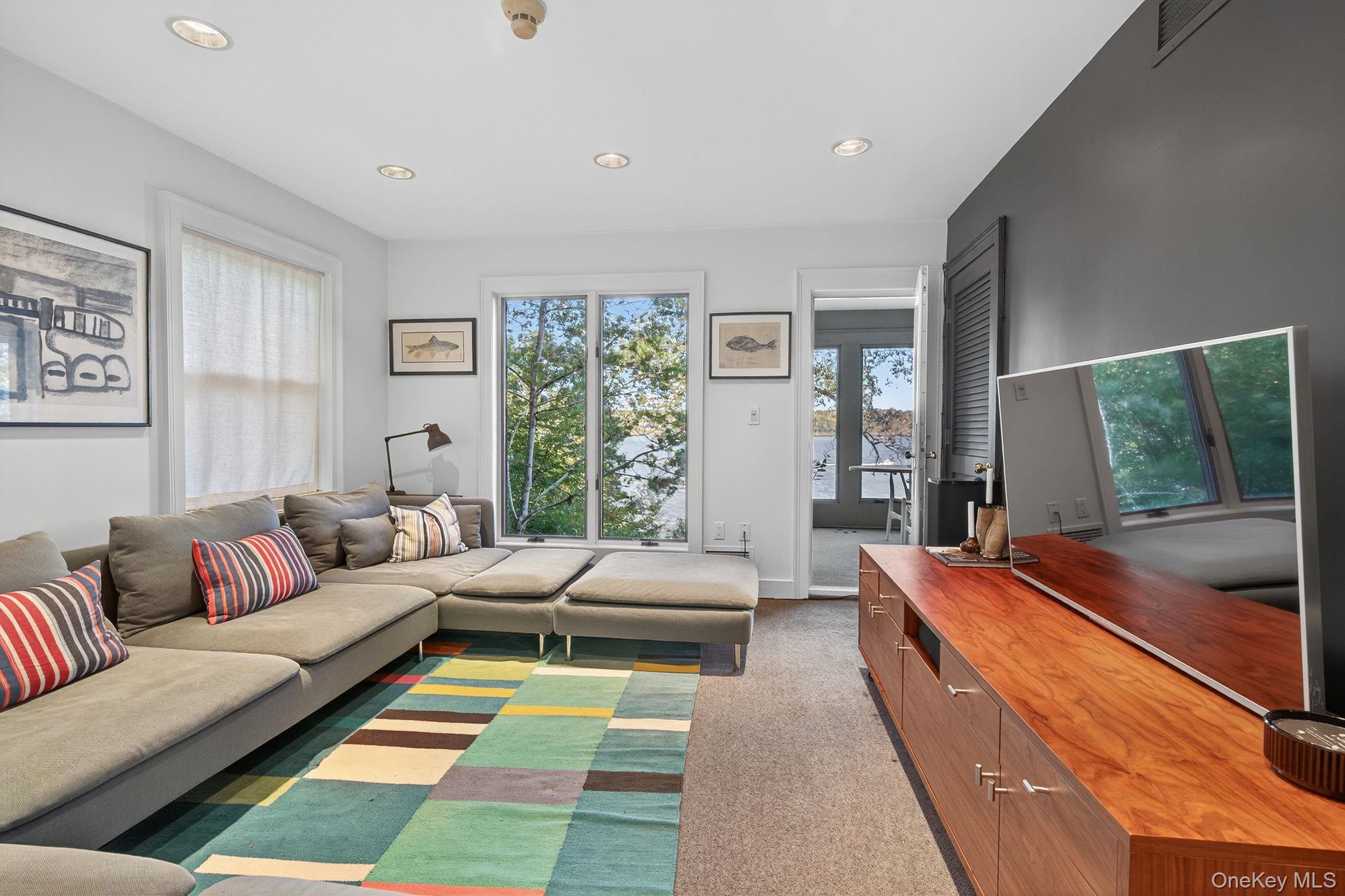 83 River Road, Esopus, NY 12487