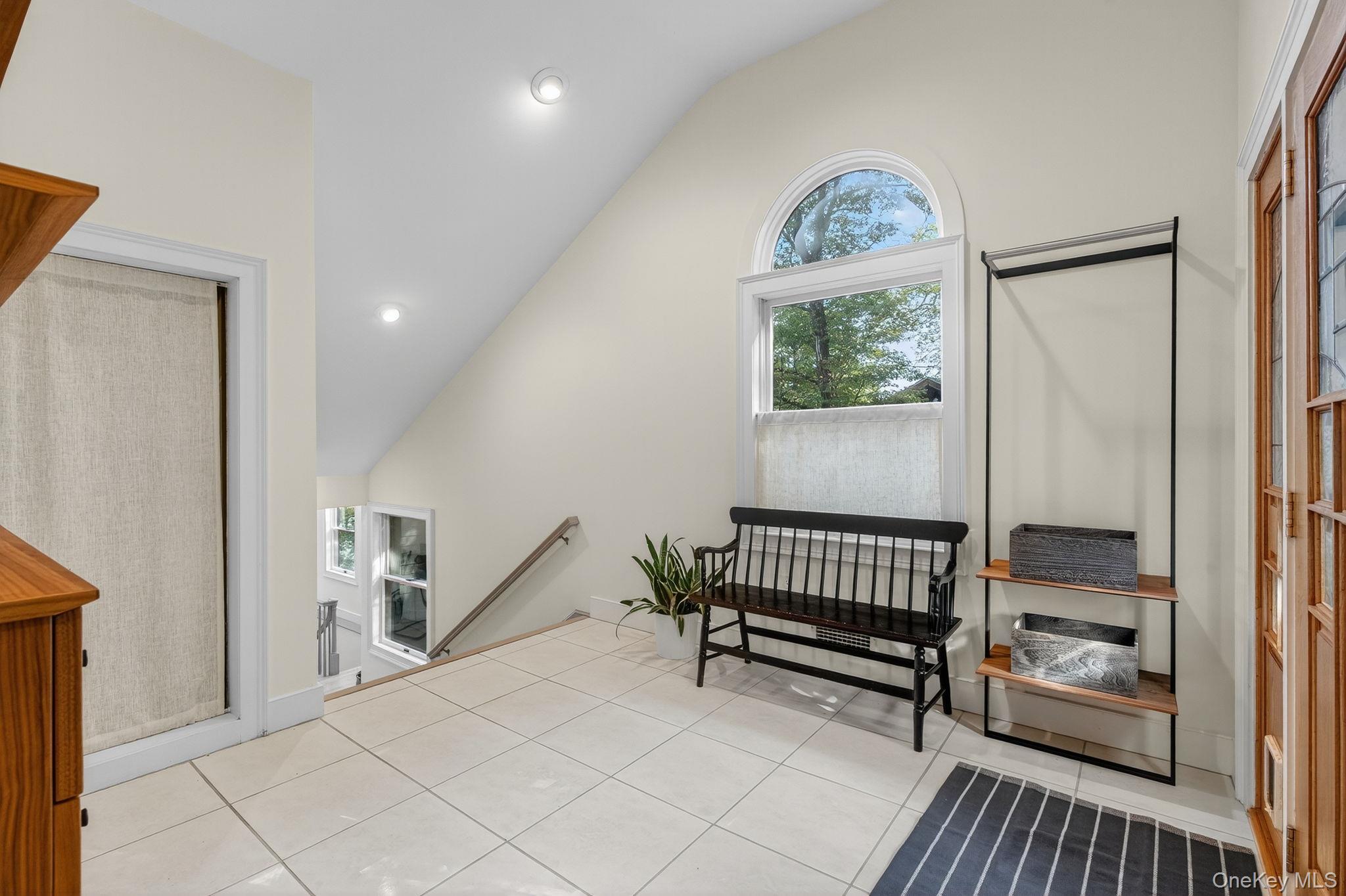 83 River Road, Esopus, NY 12487