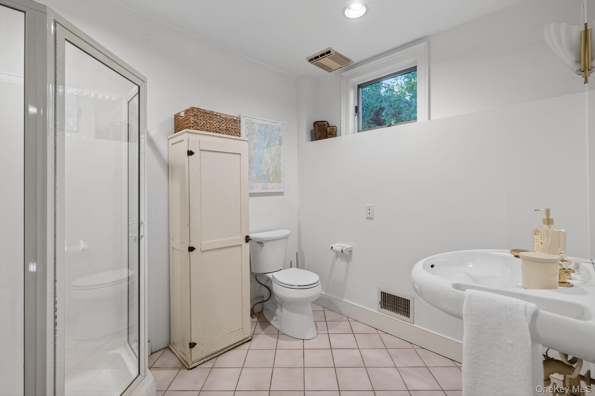 83 River Road, Esopus, NY 12487