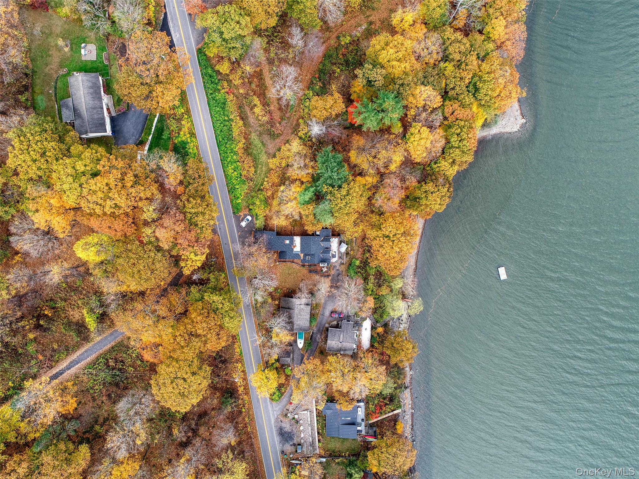 83 River Road, Esopus, NY 12487