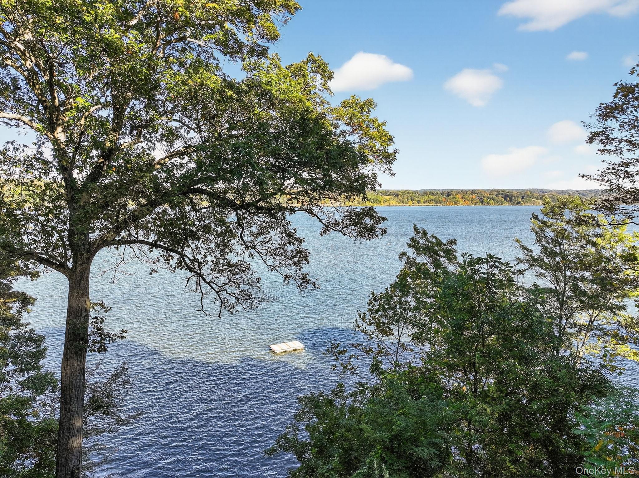 83 River Road, Esopus, NY 12487