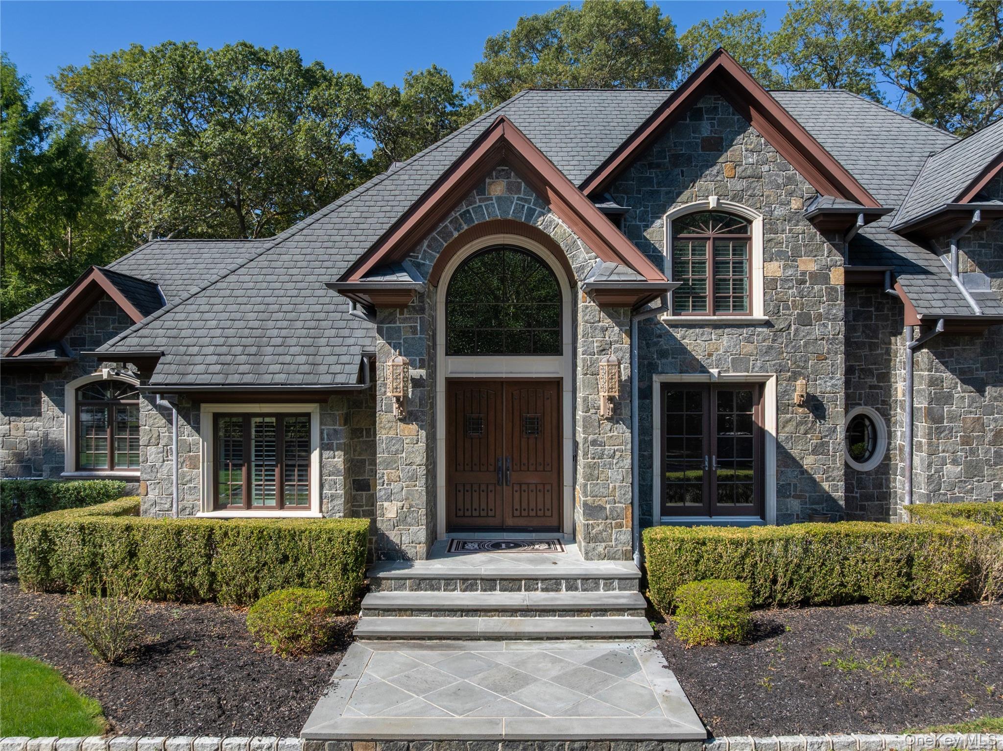 11 Victorian Lane, Brookville, NY 11545