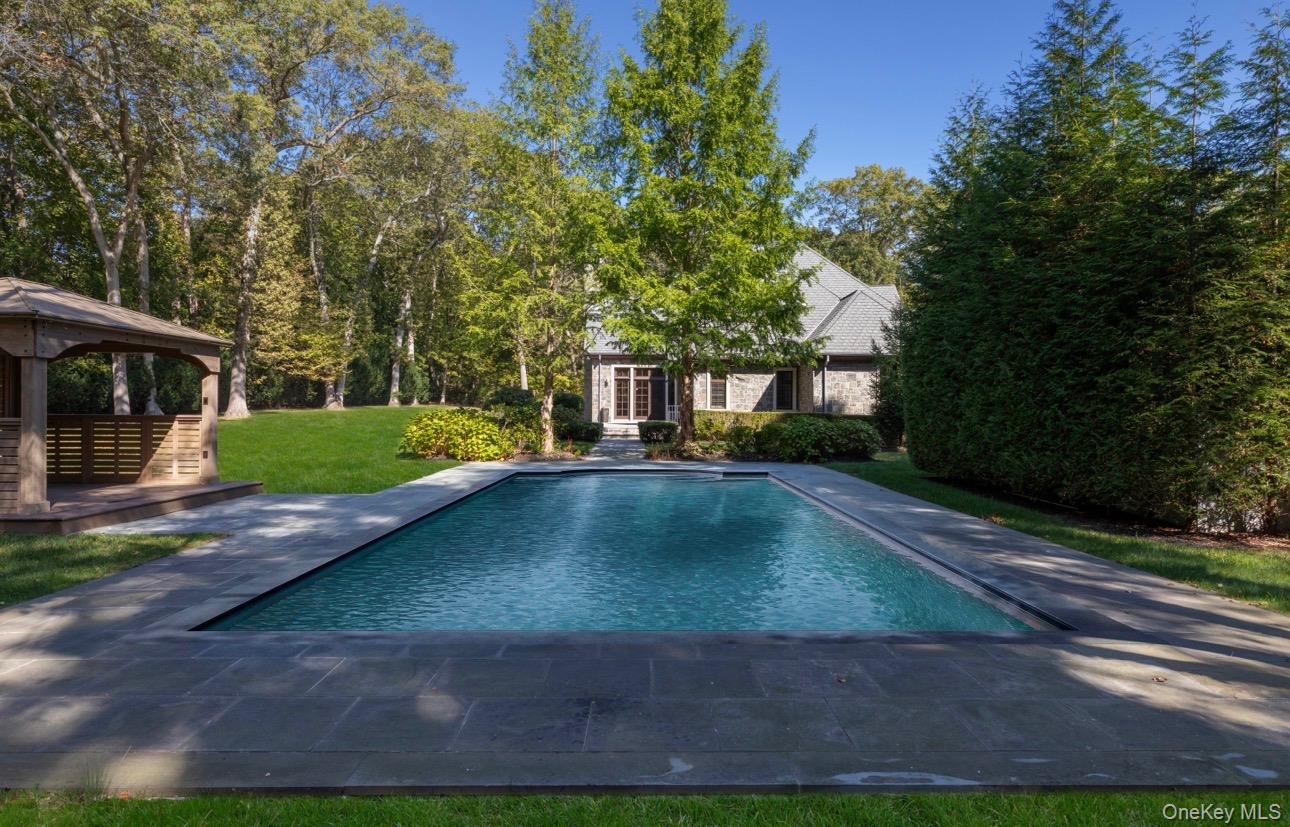 11 Victorian Lane, Brookville, NY 11545