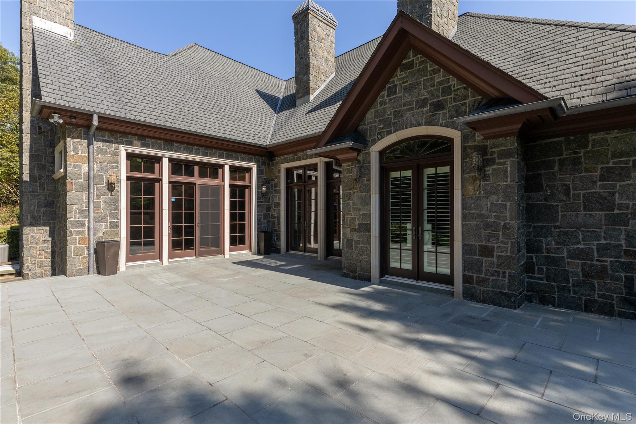 11 Victorian Lane, Brookville, NY 11545