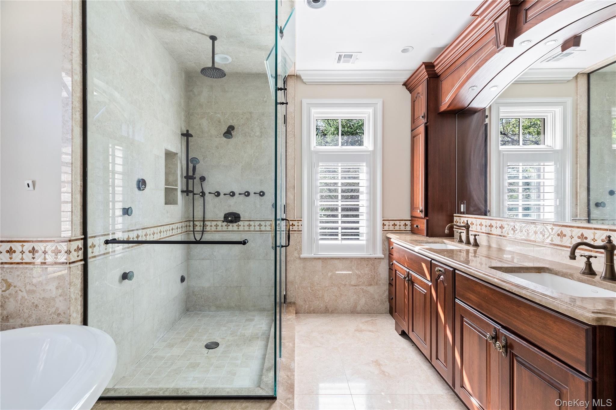 11 Victorian Lane, Brookville, NY 11545