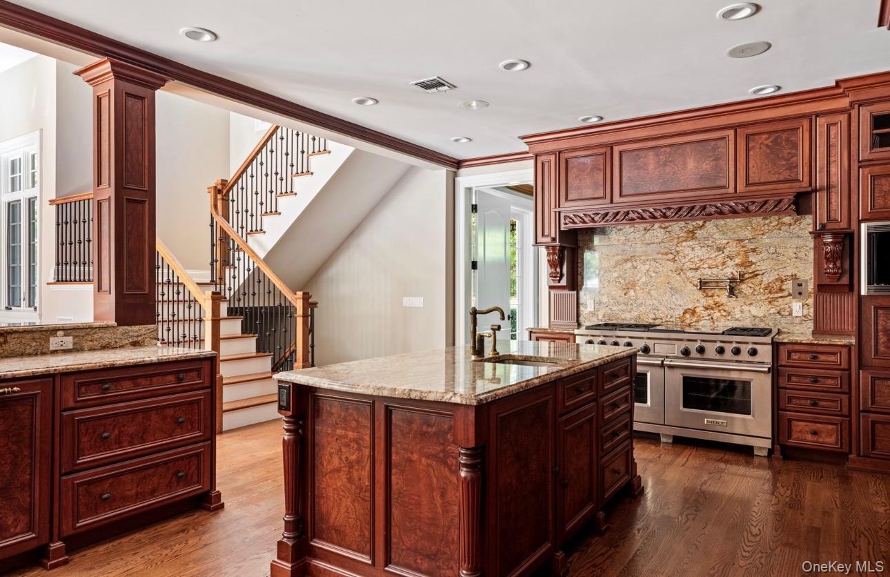 11 Victorian Lane, Brookville, NY 11545