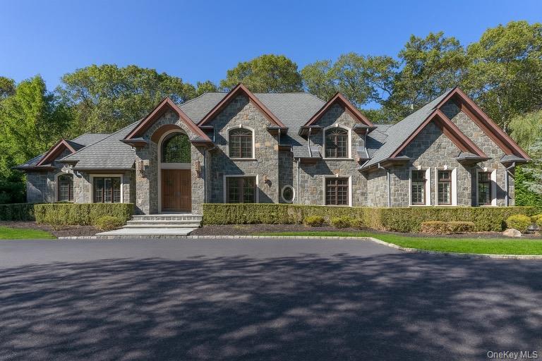 11 Victorian Lane, Brookville, NY 11545