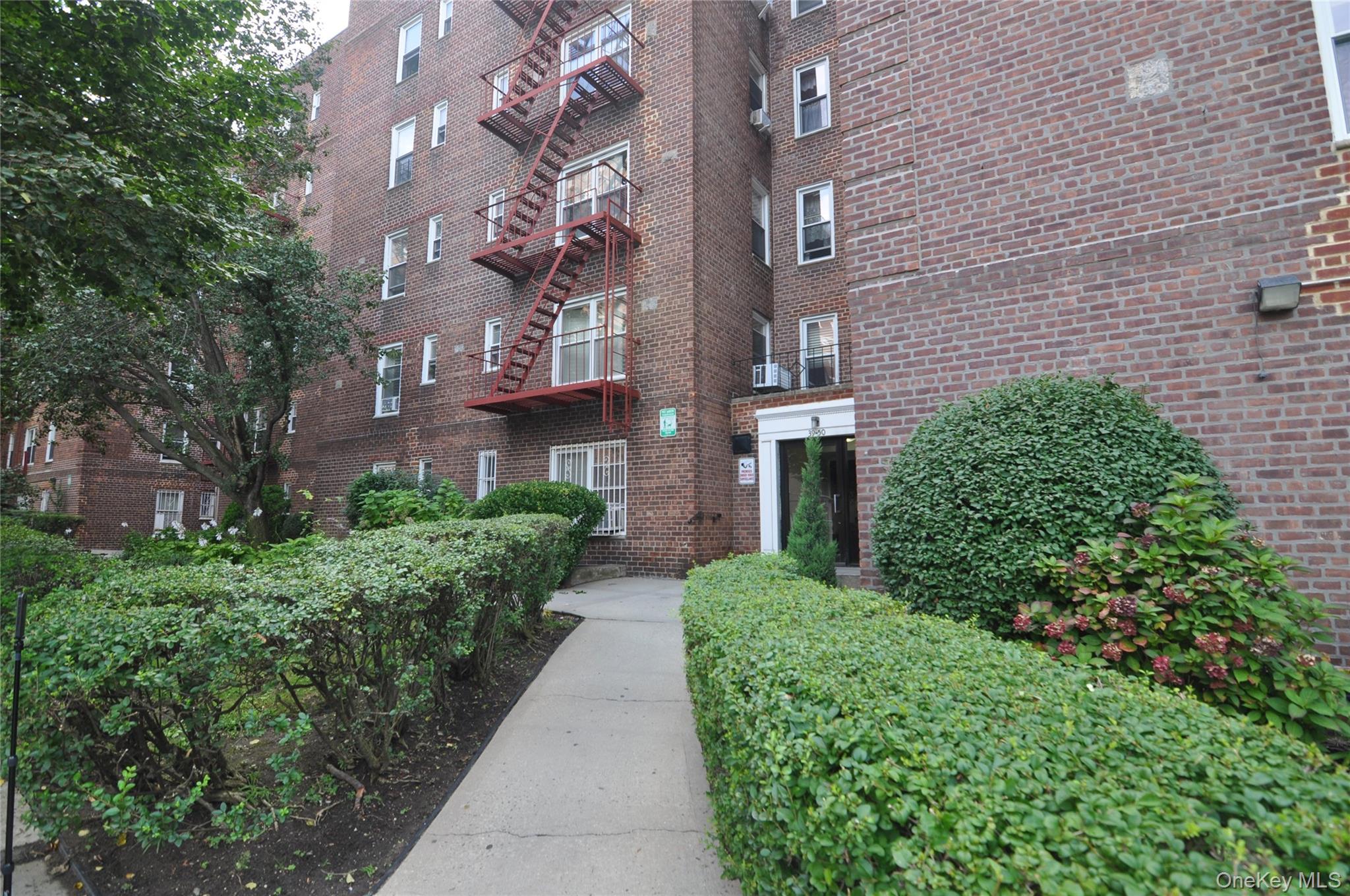 39-50 52nd Streets # 1B, Woodside, NY 11377