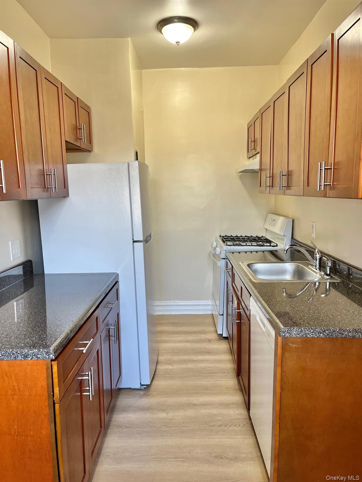 110 Stonelea Stonelea # 3B, New Rochelle, NY 10801