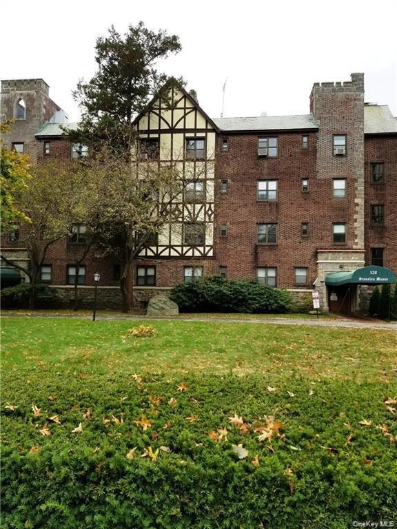 110 Stonelea Stonelea # 3B, New Rochelle, NY 10801