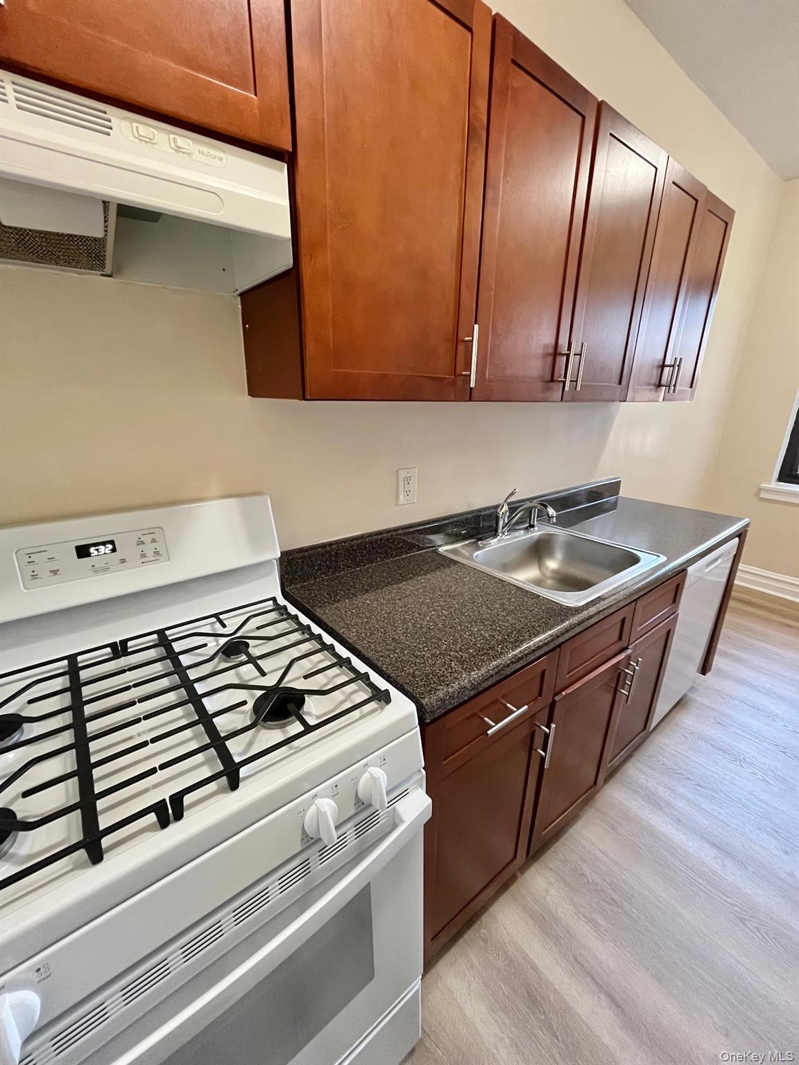 110 Stonelea Stonelea # 3B, New Rochelle, NY 10801