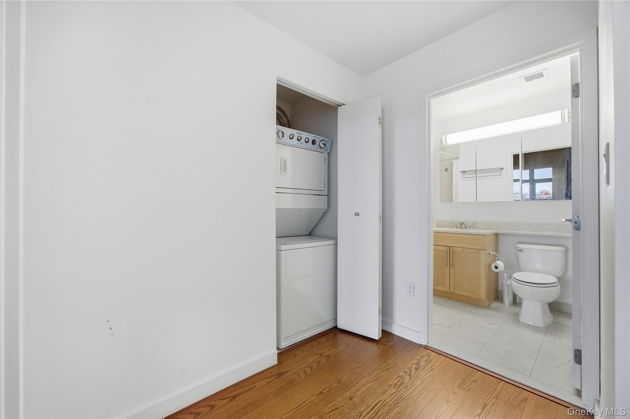 40-28 COLLEGE POINT BLVD # 1011, Flushing, NY 11354