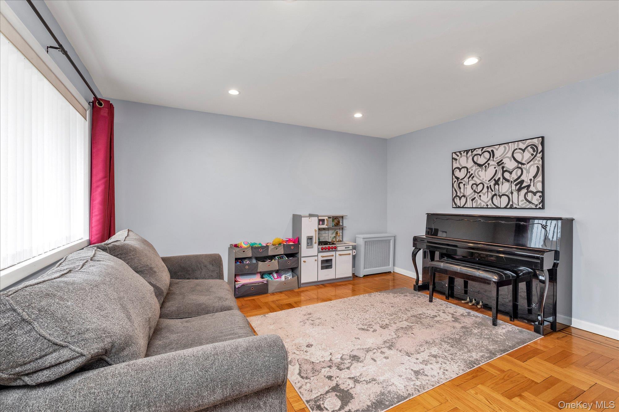 865 Third Avenue, Franklin Square, NY 11010