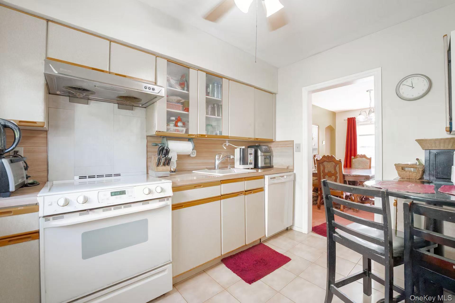 636 S 13th Street, New Hyde Park, NY 11040