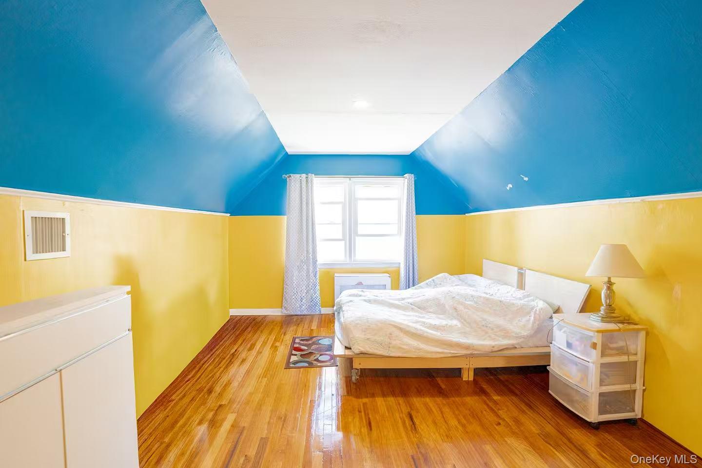 636 S 13th Street, New Hyde Park, NY 11040