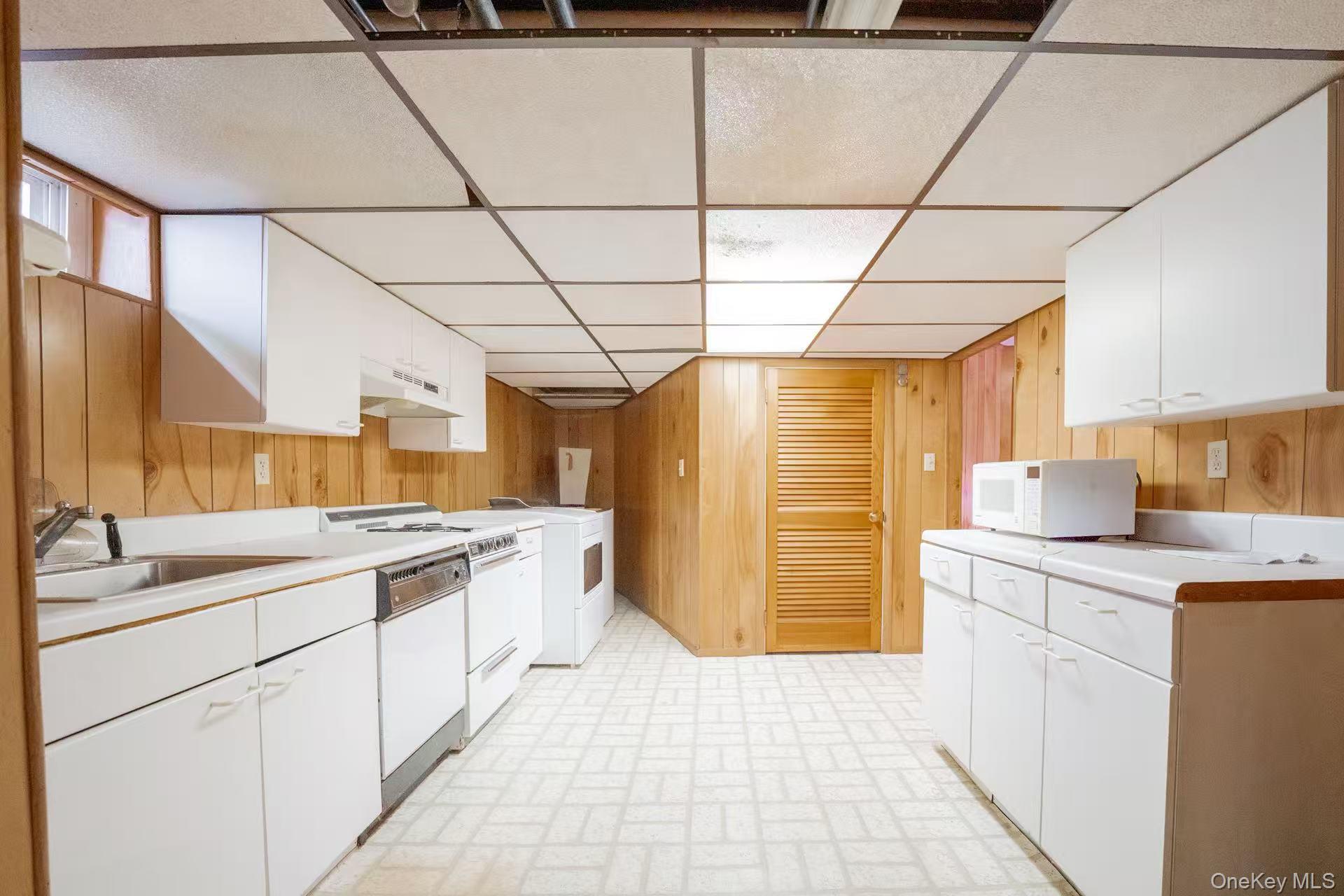 636 S 13th Street, New Hyde Park, NY 11040