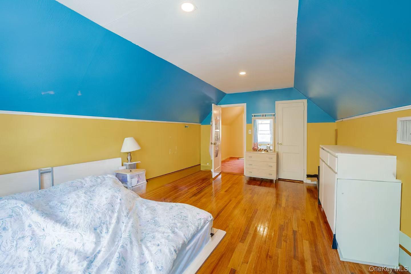 636 S 13th Street, New Hyde Park, NY 11040