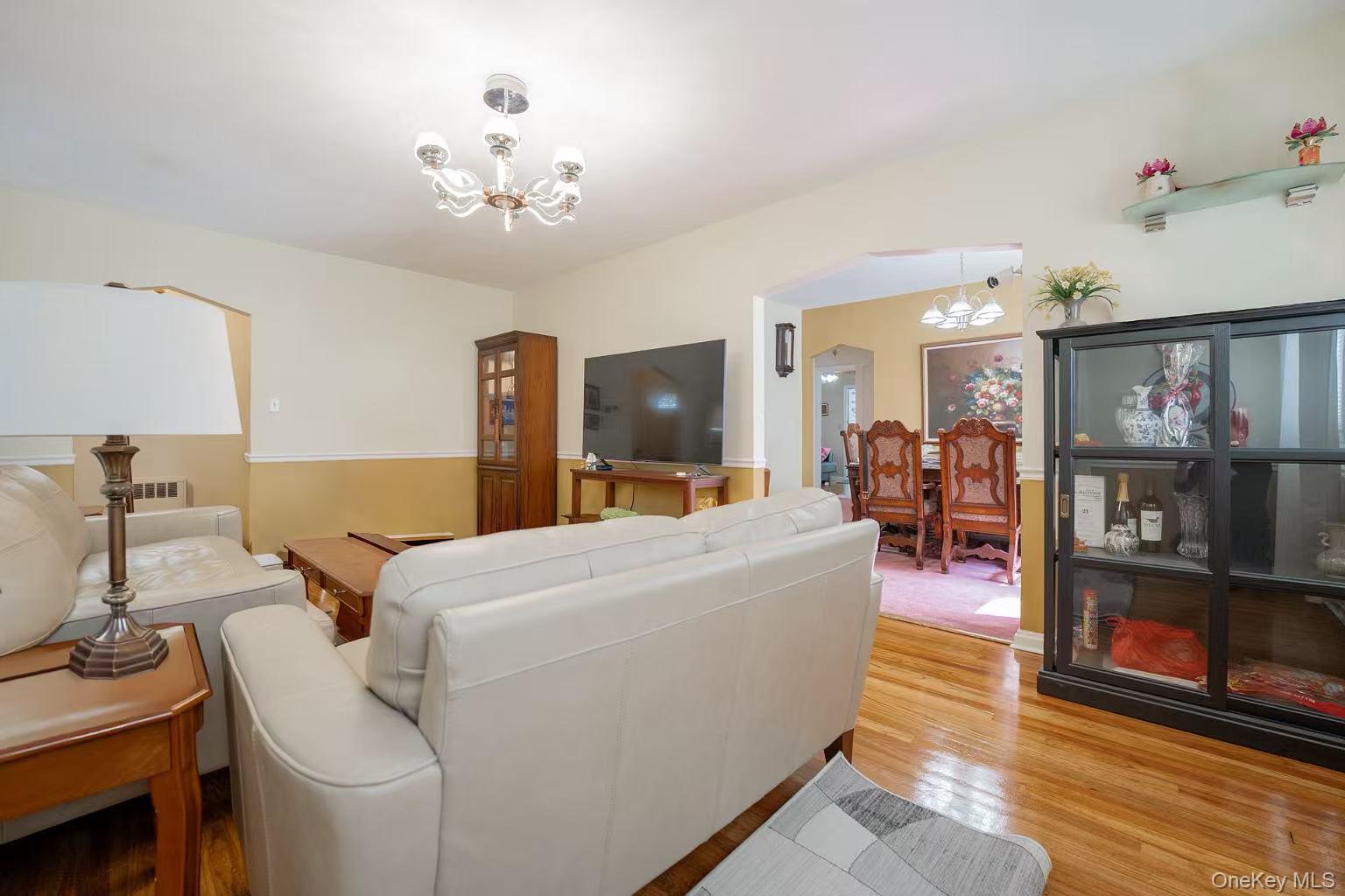 636 S 13th Street, New Hyde Park, NY 11040