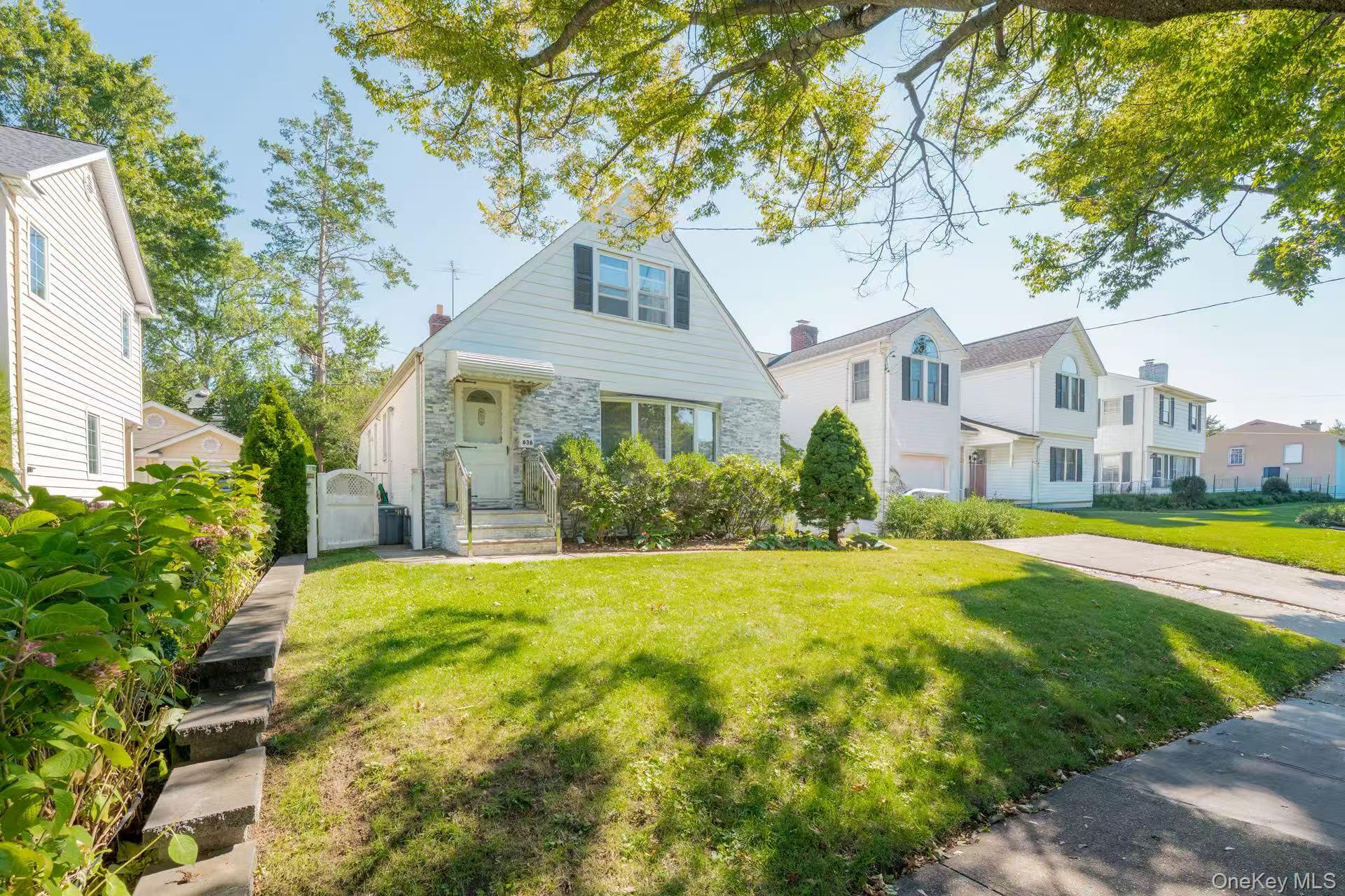 636 S 13th Street, New Hyde Park, NY 11040