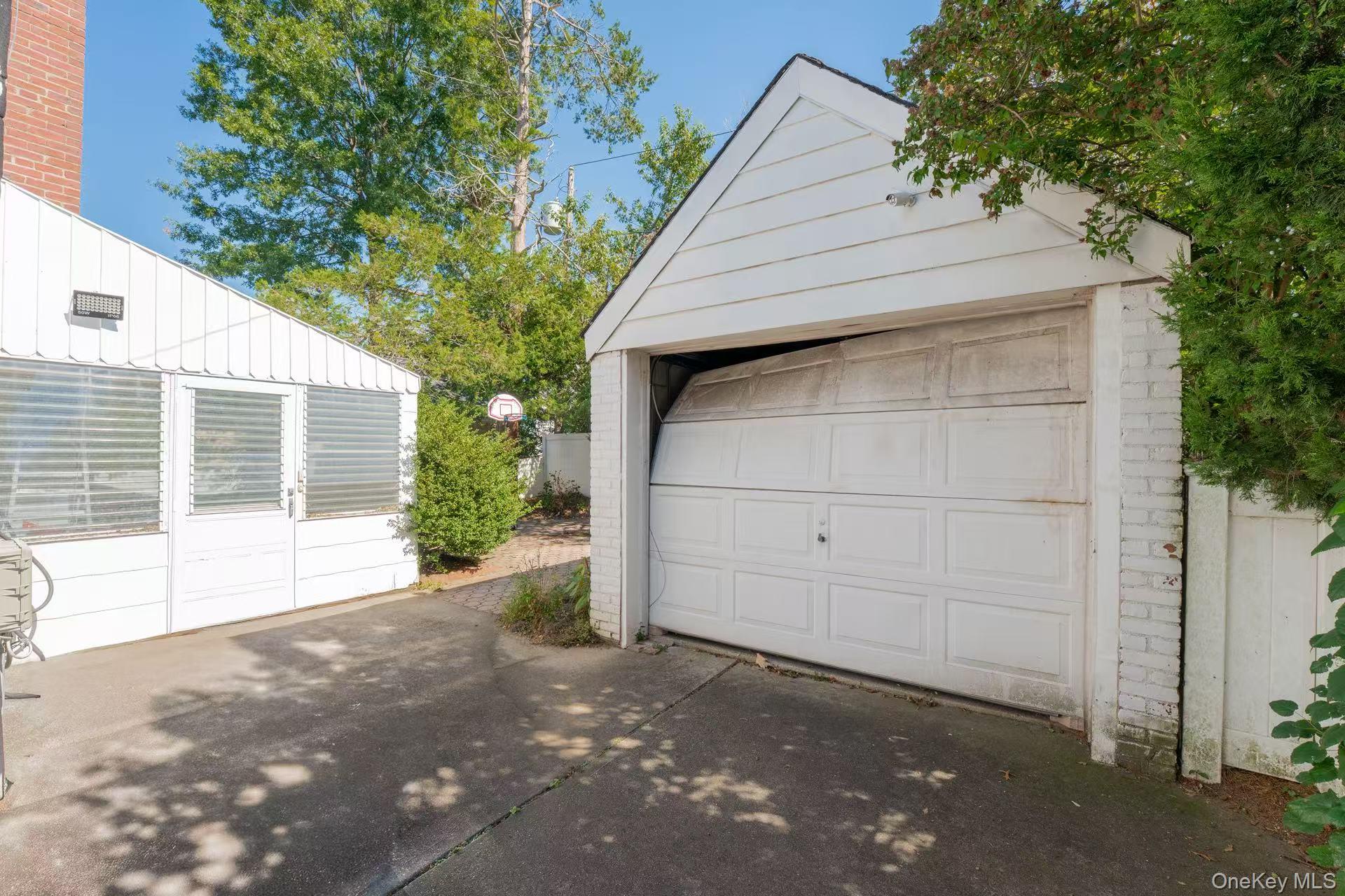 636 S 13th Street, New Hyde Park, NY 11040