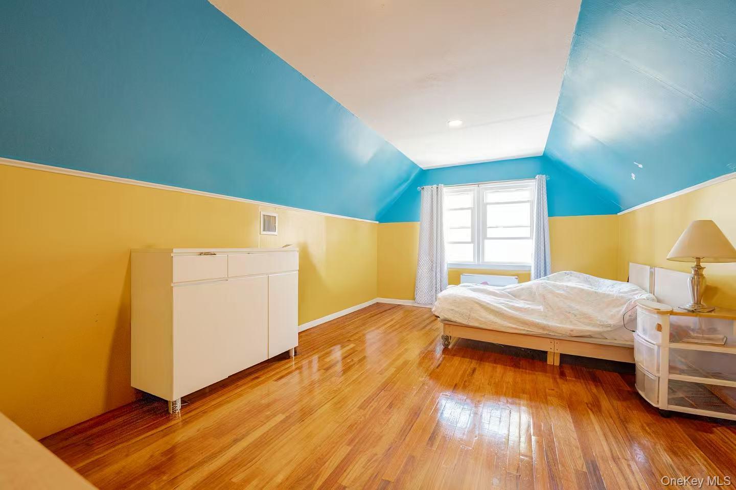 636 S 13th Street, New Hyde Park, NY 11040