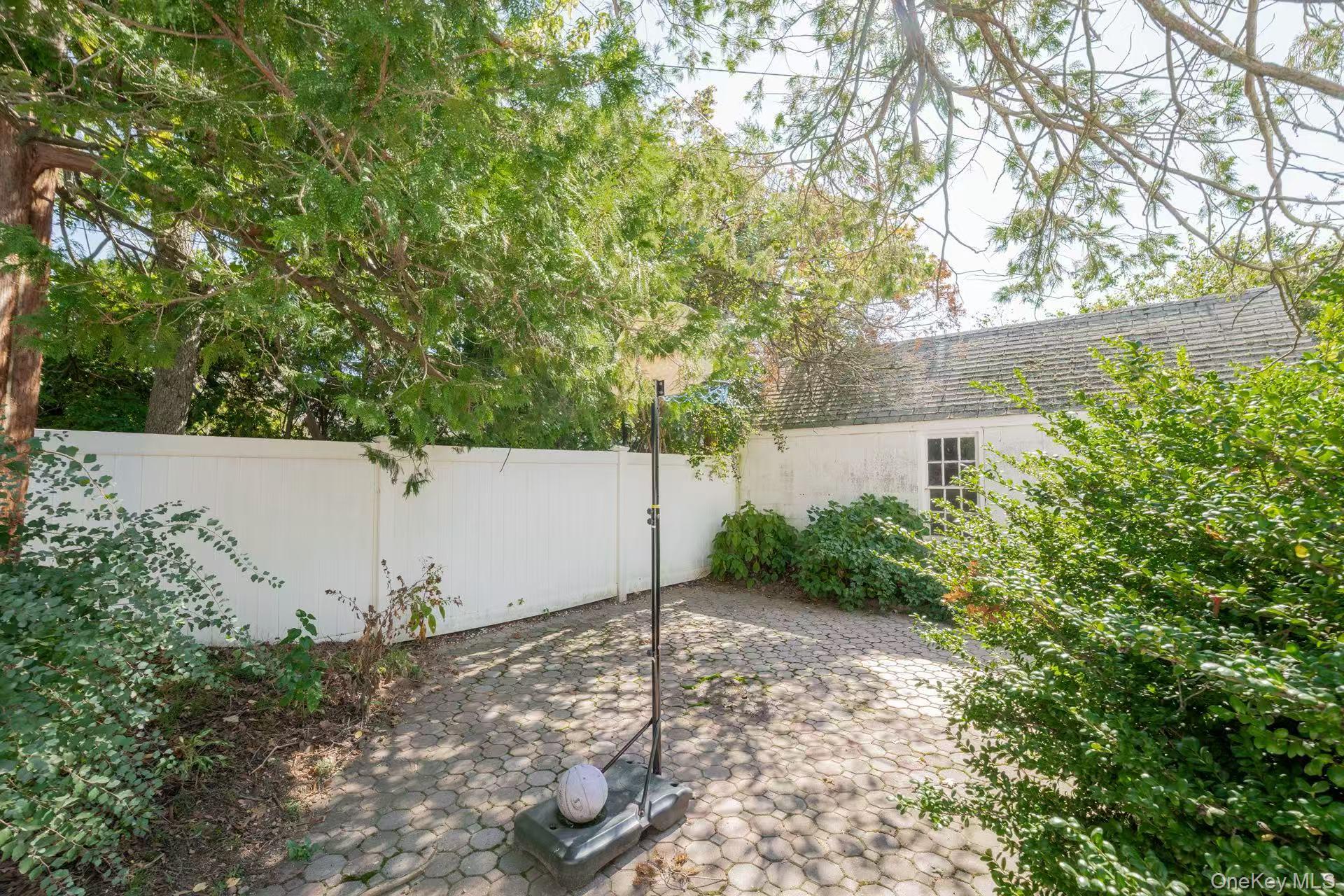 636 S 13th Street, New Hyde Park, NY 11040